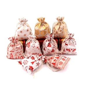 Sachets cadeaux de Noël en coton avec motifs dorés de rennes et de flocons de neige