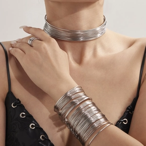 Set di gioielli minimalista in acciaio inossidabile argento con collana e bracciale