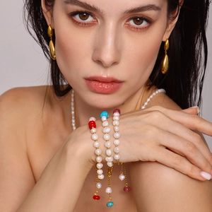 Parure élégante en perles d'eau douce avec bracelet fermoir OT et boucles d'oreilles