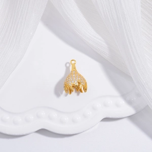 Nahaufnahme der goldenen Kronen-Perlenkappe mit Zirkon-Pavé für die Schmuckherstellung