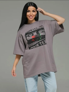 Oversized γκρι βαμβακερό μπλουζάκι με ρετρό στάμπα κασέτας και γραφικό LOVETEX