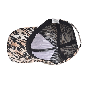 Innenansicht der Tigerstreifen-Baseballkappe mit 100% Polyester-Mesh und Schweißband