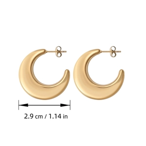 Detailed view of polished 18k gold plated U-shaped drop earrings with 2.9 cm size markings