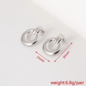 Detailed view of silver flower earrings with dimensions 23mm by 30mm and weight 6.8g