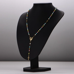 Collier perles colorées avec pendentif croix et cœur en acier inoxydable