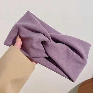 Bandeau croisé large violet pour femme, design élégant avec nœud en tissu doux et souple