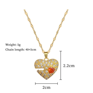Detail view of heart necklace with dimensions, weight 5g and chain length 40+5cm