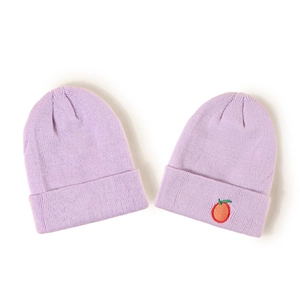 Ensemble bonnet tricoté lavande pour bébé avec broderie de fruits et maille côtelée