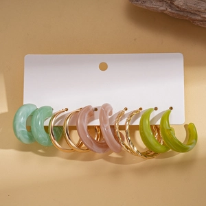 Set of 6 pairs of C-shaped acrylic and gold alloy geometric hoop earrings for women