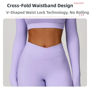 Détail du legging de yoga violet avec taille croisée en V et technologie anti-roulement