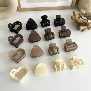 Elegant matte hair clips in heart and geometric shapes, milk tea brown color gradient set