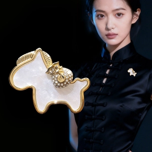 Detailed close-up and model view of golden horse brooch with pearl and rhinestone lucky bag