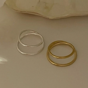 Minimalist 925 sterling silver layered rings in gold and silver finish for women