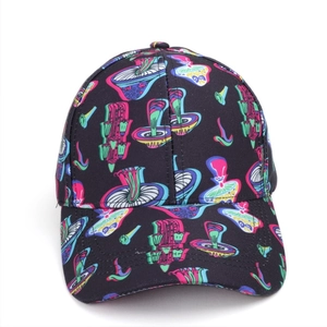 Casquette noire avec motifs de champignons psychédéliques colorés et visière courbée