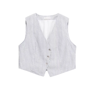 Gilet rayé bleu et blanc avec col en V, fermeture à trois boutons et motif classique