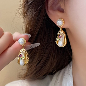 Vintage baroque pearl earrings with golden irregular edges and purple tulip details