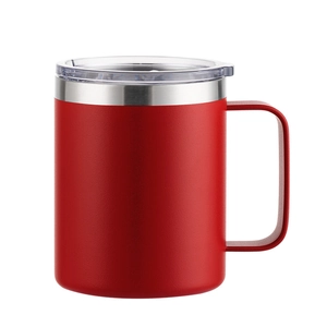Detail of red powder-coated 12oz stainless steel mug with clear lid and handle