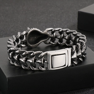 Bracelet pour homme tête de loup en acier et chaîne dragon sur boîte cadeau noire