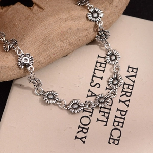 Vintage Silver Daisy Floral Necklace For Women Minimalist French Style Copper Flower Pendant Choker Chain Jewelry Gift