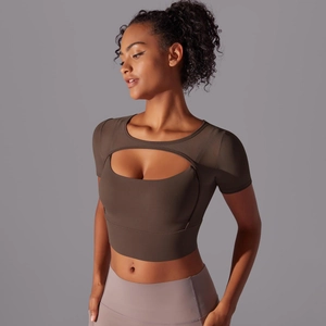 Detail of cut-out design on high-elasticity yoga top and high-waist lilac leggings