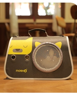 Detail view of the durable cat carrier bag with metal mesh window and ventilation holes