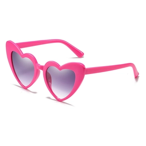 Fashionable heart-shaped rose red sunglasses with gradient purple lenses for women
