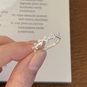 Detail of 925 sterling silver ring featuring a continuous ribbon bow knot design