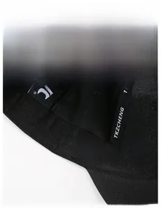 Détail de la bande anti-transpiration élargie et maille respirante de la casquette