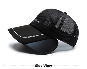 Détail du tissu en maille respirante et logo Sport hat sur la casquette noire