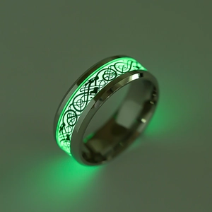 Bague Lumineuse Acier Inoxydable Titane Brille Dans Le Noir Motif Dragon Celtique Punk Vintage Mode Hommes Femmes Bijoux