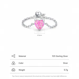 Bague chaîne réglable en argent 925 avec opale rose en forme de cœur sur fond blanc
