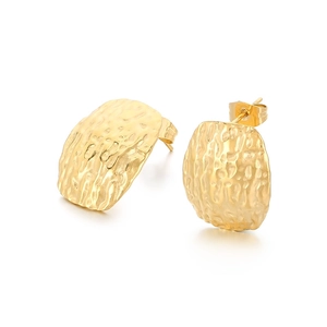 Textured 18k gold heart stud earrings with irregular hammer pattern on white background