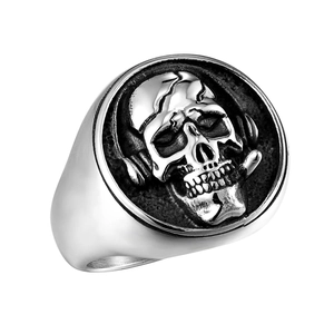 Retro stainless steel pirate skull ring featuring smoking skull in headphone relief