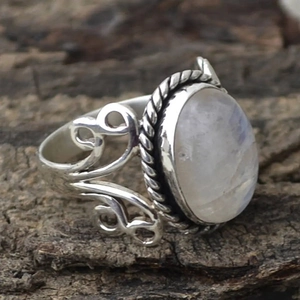 Vintage boho δαχτυλίδι με οβάλ φεγγαρόπετρα και περίτεχνα χαραγμένα σχέδια scroll