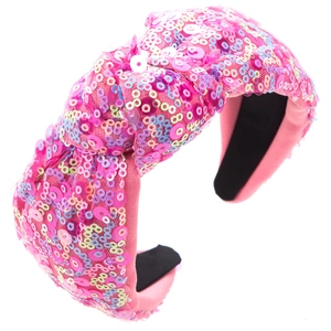 Détail d'un bandeau à nœud rose avec paillettes multicolores et doublure antidérapante