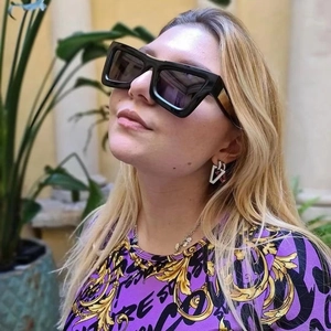 Occhiali da sole quadrati neri alla moda in stile hip-hop con stanghette in metallo