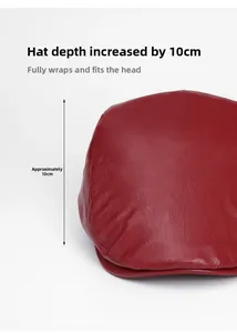 Dettaglio del basco in pelle PU rossa con profondità di 10cm e grana fine