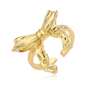 Anello aperto geometrico a forma di fiocco placcato oro 18K con finitura metallica