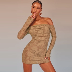 Robe Mini Épaules Dénudées Manches Longues Jacquard Floral 3D Moulante Tricot Sexy Dos Nu Femmes