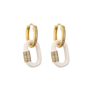 Boucles d'oreilles étoiles dorées avec charmes en céramique blanche et oxydes de zirconium