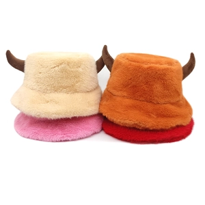 Cappello Alla Pescatora Invernale Pelliccia Sintetica Peluche Ispessito Caldo Decorazione Corna Di Bue Novità Moda Per Donne