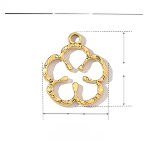 Detailed parameter view of 25mm gold hollow flower charm in stainless steel for jewelry
