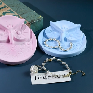 Détail des moules en silicone hibou rose et bleu pour bricolage en résine et bijoux