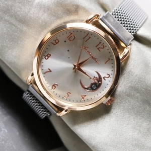 Fashionable rose gold women's watch with silver dial and mesh steel strap