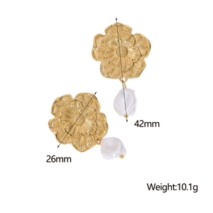 Detailed dimensions of 18K gold plated flower pearl earrings with size measurements