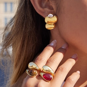 Gold pebble earrings with clear zircon and matching organic wave rings set for women