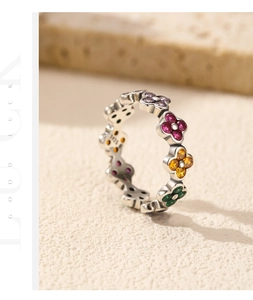 Macro view of S925 silver ring featuring colorful clover gemstones and S925 hallmark