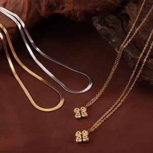Titanium Steel Clover Pendant Necklace Inlaid Zircon Blade Snake Chain Minimalist Commute Style Jewelry For Women