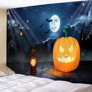 Detail van Halloween wandkleed met lichtgevende pompoenen en volle maan in kamer
