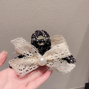Pince à cheveux vintage en dentelle florale avec perle pour accessoire de coiffure